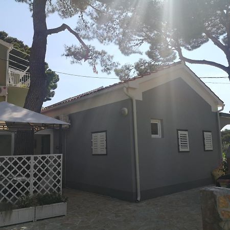 Mala Kuca Ispod Borova Vila Primošten Exterior foto