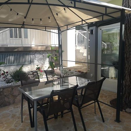 Mala Kuca Ispod Borova Vila Primošten Exterior foto
