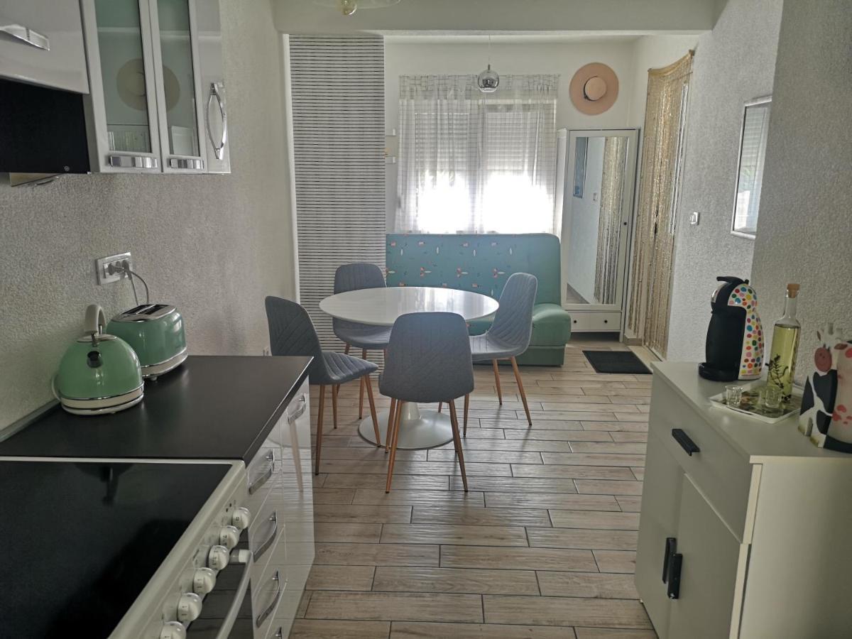 Mala Kuca Ispod Borova Vila Primošten Exterior foto
