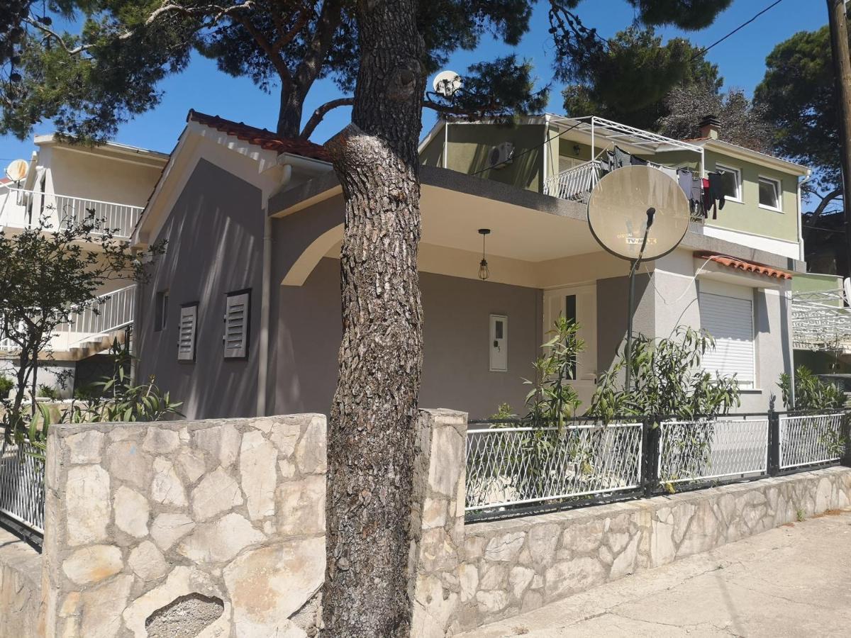 Mala Kuca Ispod Borova Vila Primošten Exterior foto